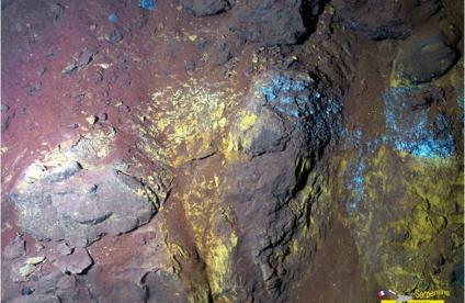 Affleurement de sulfures massifs oxydés en surface - © Ifremer Affleurement de sulfures massifs oxydés en surface