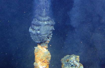 Events hydrothermaux (cheminées et fumeurs) dans le bassin de Lau (îles Tonga, Sud-Ouest Pacifique).