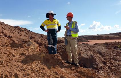 Géologues à Mount Weld, mine de terres rares (Australie) - BRGM - J. Tuduri Geologues_Mount Weld