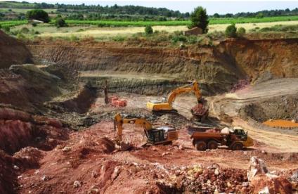 Exploitation à ciel ouvert de bauxite (Villeveyrac) - © SODICAPEI Exploitation à ciel ouvert de bauxite (Villeveyrac)