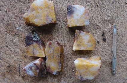 Facies cariés à quartz, oxyde de fer et pyrite résiduel