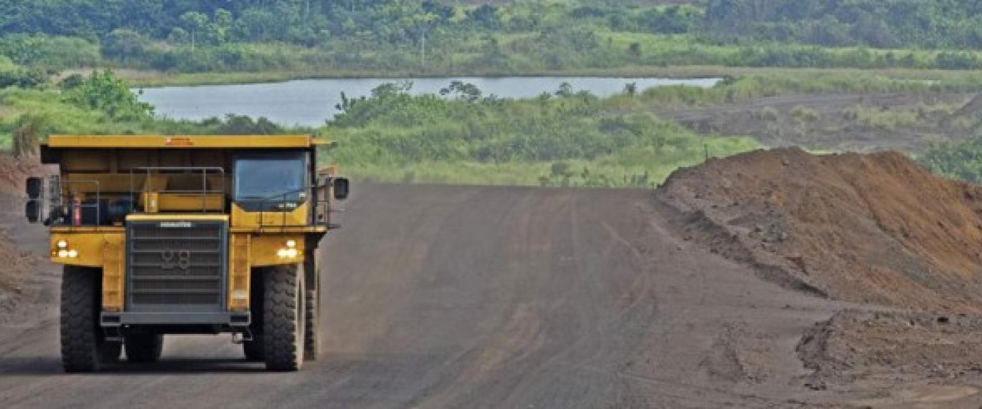 Dumper transportant du minerai de manganèse sur le site de Moanda de la COMILOG – Groupe ERAMET © Antonin Borgeaud / Interlinks Image / ERAMET