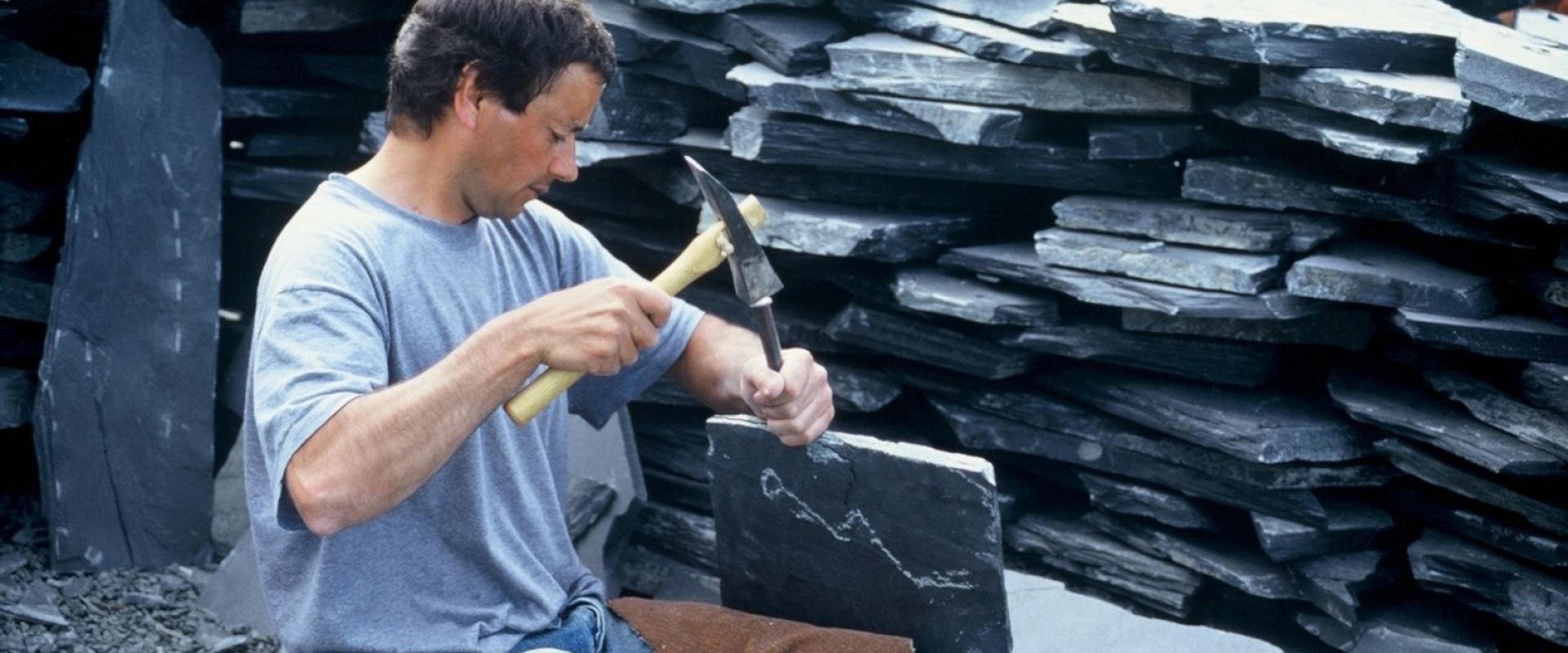 Fendeur d'ardoises © BRGM - François Michel