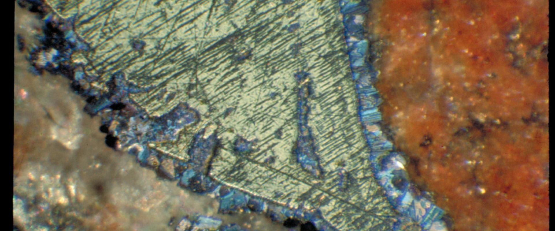 Lame mince de bismuth © BRGM - P. Picot