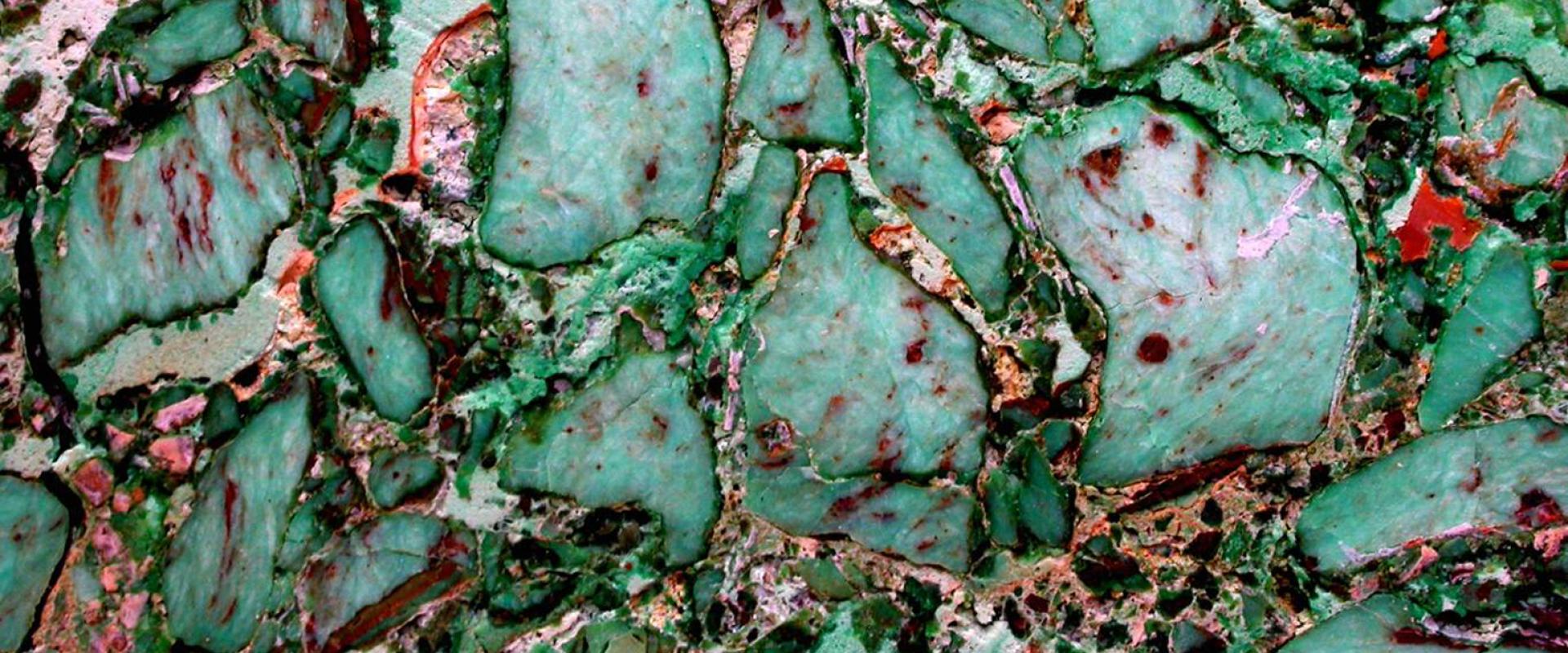 Brèche de garniérite (minerai de nickel) à ciment siliceux (Nouvelle-Calédonie) - © BRGM Brèche de garniérite