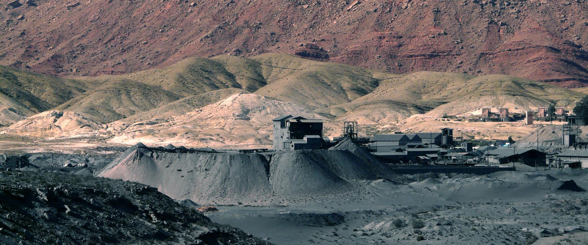 Usine de traitement du minerai de manganèse de la mine d'Imini (Région d'Ouarzazate, Maroc, 2013). - © BRGM - Johann Tuduri Mine de manganèse d'Imini