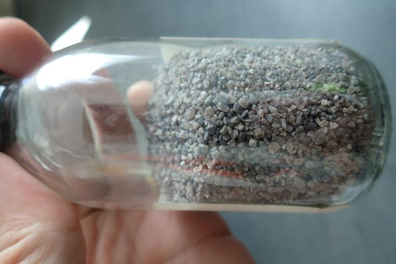 Concentré d'andalousite vendu sous l'appellation "kerphalite" à Glomel (Côtes d'Armor)