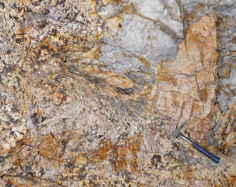 Pegmatites des monts d'Ambazac (Haute-Vienne)